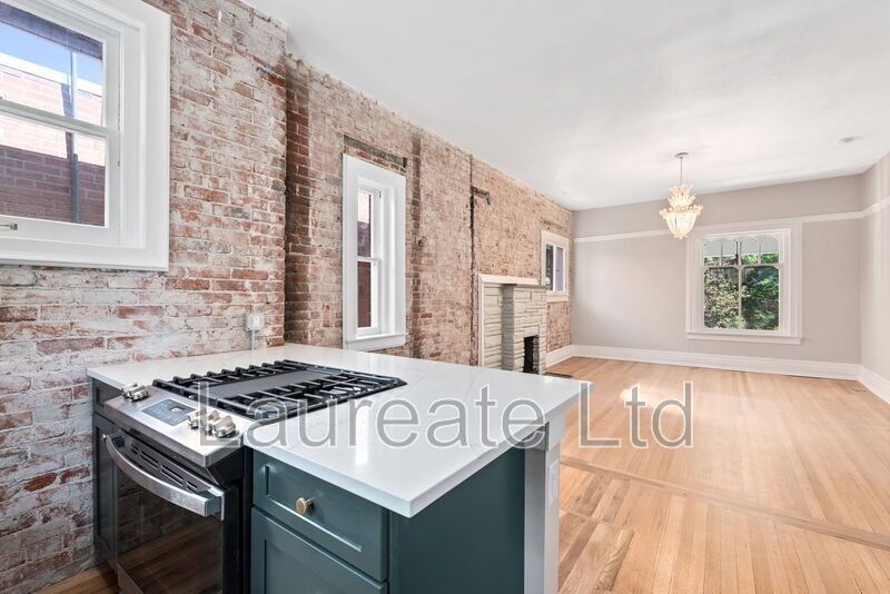 Stunning one bedroom in Cheeseman Park!! MUST SEE!! property image