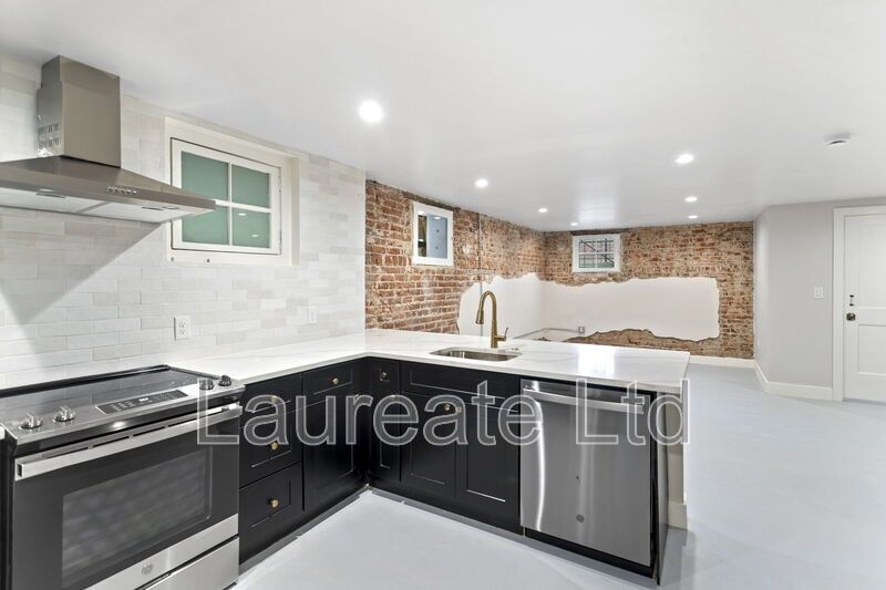Sprawling 2 bedroom in the Heart of Cap Hill!!! property image