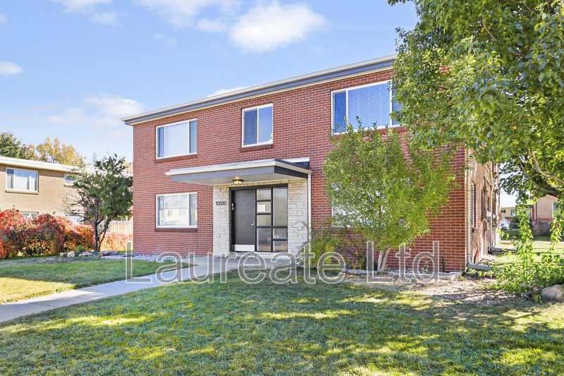 Bright and open 1 bedroom unit in Lakewood!! property image