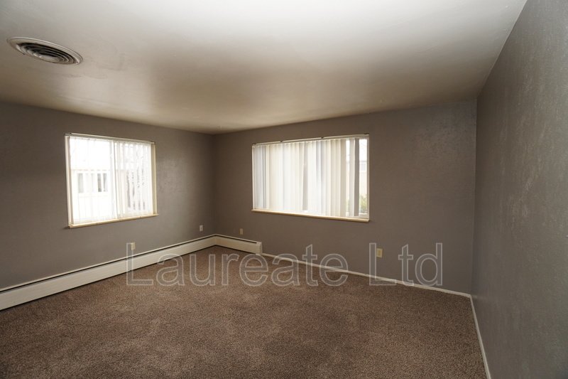 Bright and open 1 bedroom unit in Lakewood!! property image