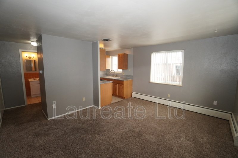 Bright and open 1 bedroom unit in Lakewood!! property image