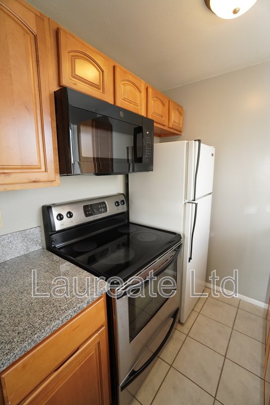 Bright and open 1 bedroom unit in Lakewood!! property image