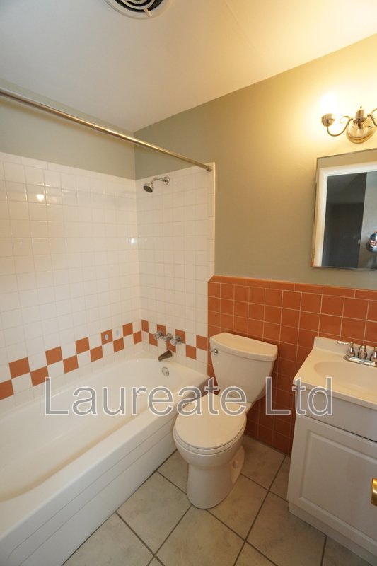 Bright and open 1 bedroom unit in Lakewood!! property image