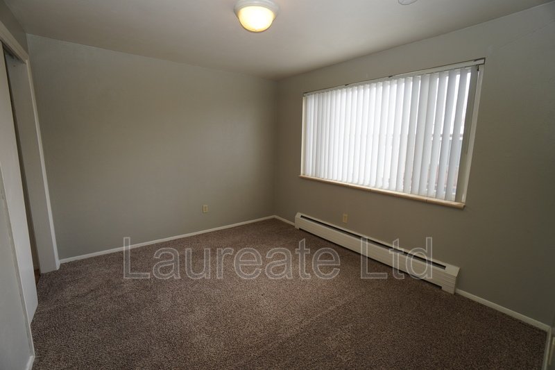 Bright and open 1 bedroom unit in Lakewood!! property image