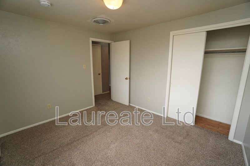 Bright and open 1 bedroom unit in Lakewood!! property image