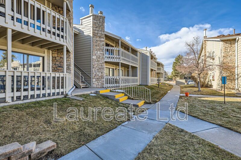 Newly Renovated Ground Level Condo in Woodside Village!! property image
