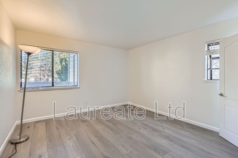 Newly Renovated Ground Level Condo in Woodside Village!! property image