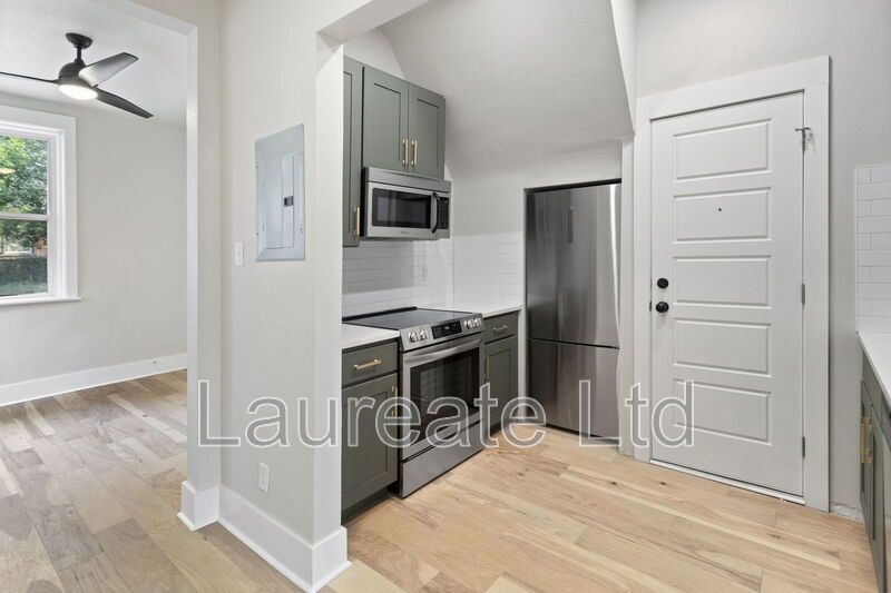 Meticulously renovated Historic 1bd Unit in North Wash Park!! property image