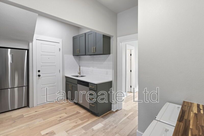 Meticulously renovated Historic 1bd Unit in North Wash Park!! property image
