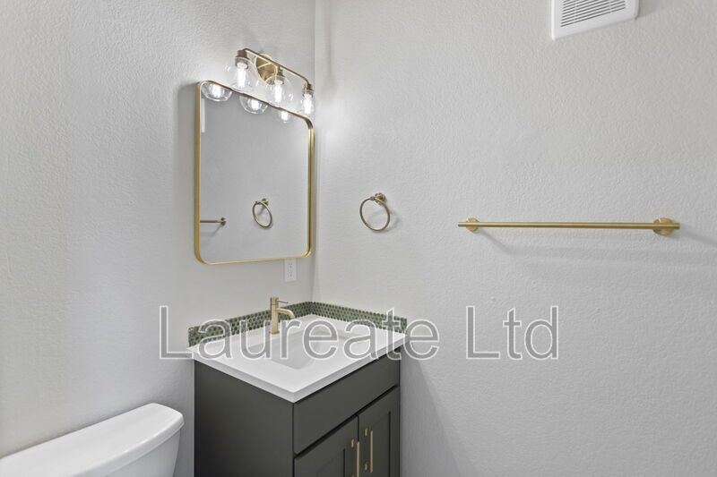 Meticulously renovated Historic 1bd Unit in North Wash Park!! property image