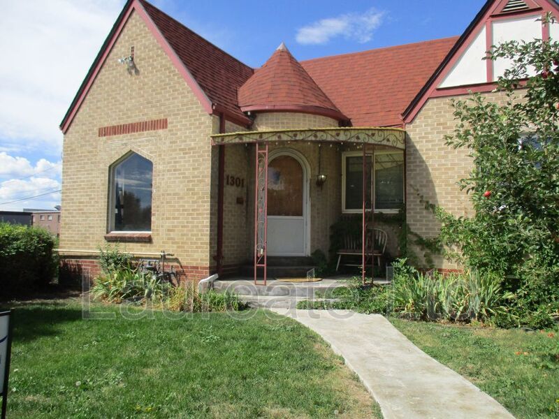 Charming 2 Bedroom Lower unit of Duplex - MUST SEE! property image