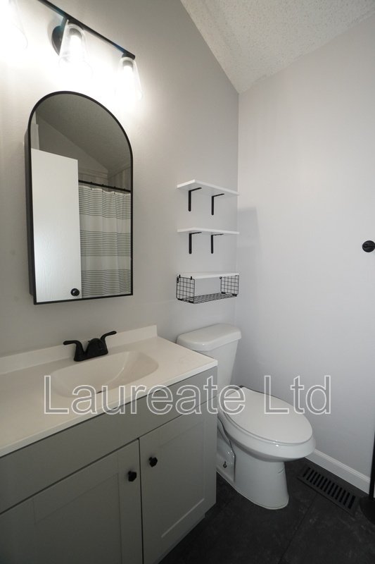 Beautifully updated 2-Story Townhome in Aurora!! property image