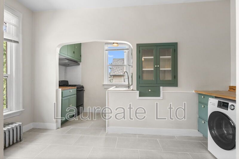Beautifully remodeled 1Bd unit in historic Victorian home. Minutes to City Park!!! property image