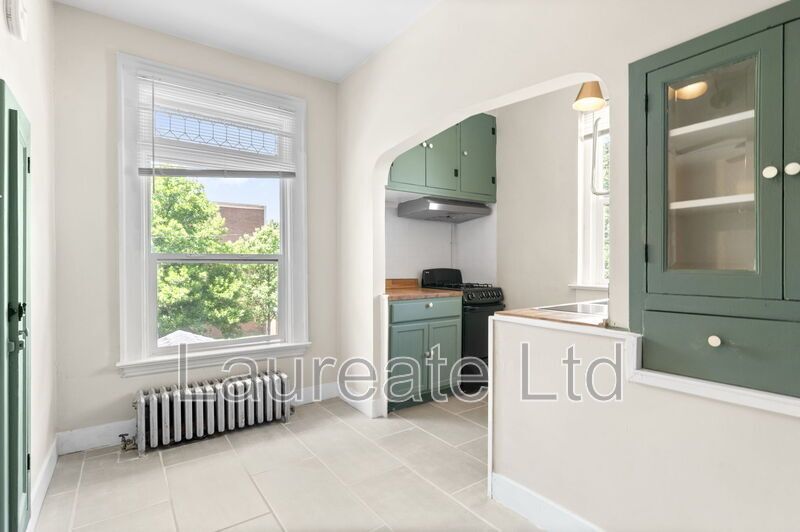 Beautifully remodeled 1Bd unit in historic Victorian home. Minutes to City Park!!! property image