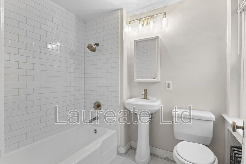 Beautifully remodeled 1Bd unit in historic Victorian home. Minutes to City Park!!! property image