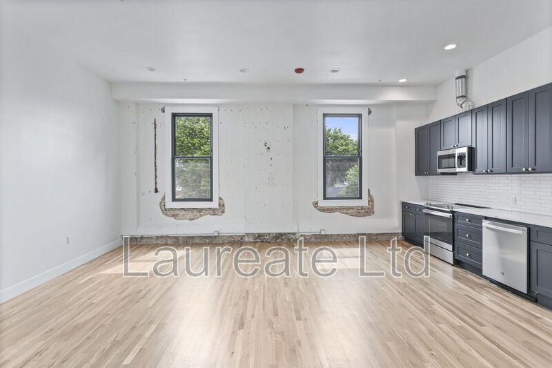 Stunning remodeled unit in the Historic Whittier Neighborhood!! property image