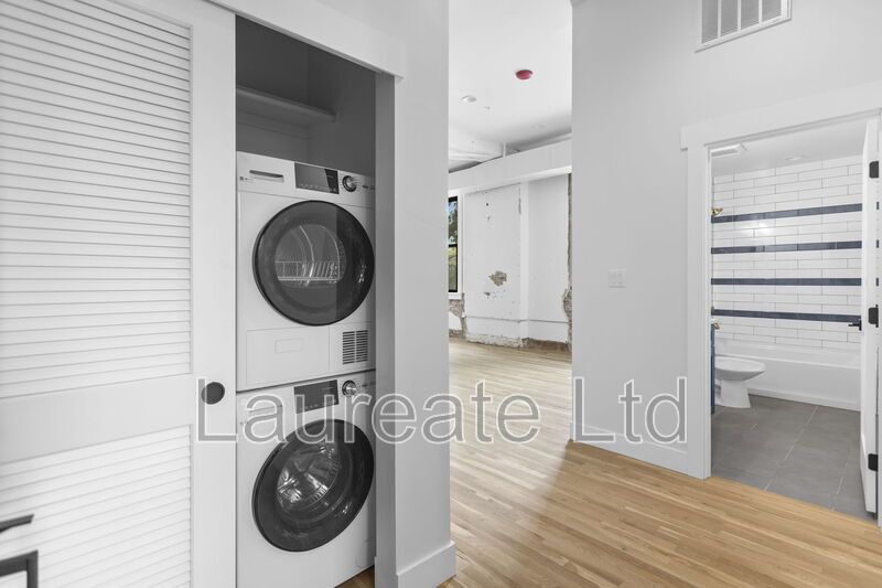 Gorgeous remodeled unit in the Historic Whittier Neighborhood!! property image