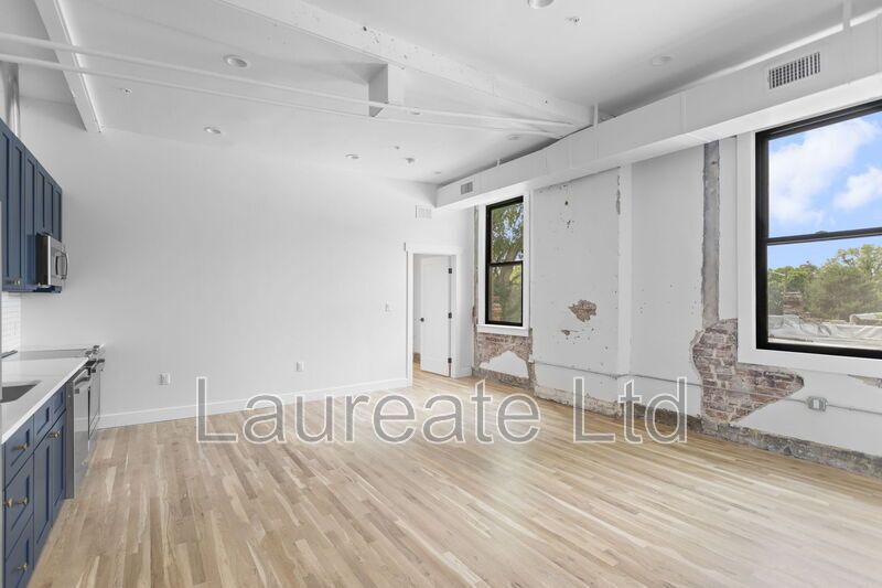 Gorgeous remodeled unit in the Historic Whittier Neighborhood!! property image