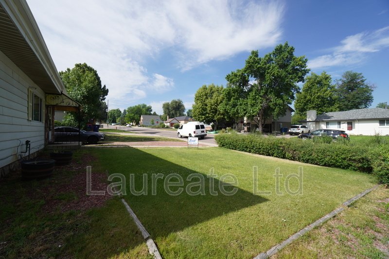 Spacious 3 bedroom Ranch with finished basement in Englewood!! property image