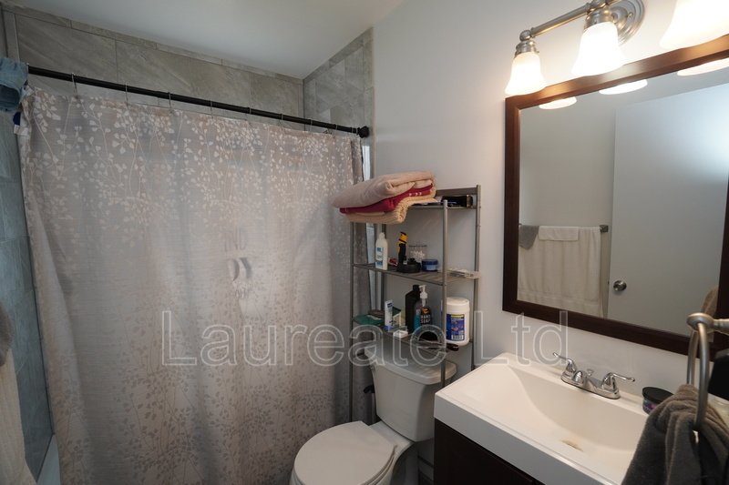 Spacious 3 bedroom Ranch with finished basement in Englewood!! property image
