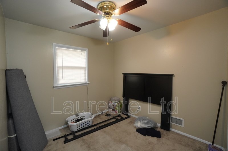Spacious 3 bedroom Ranch with finished basement in Englewood!! property image