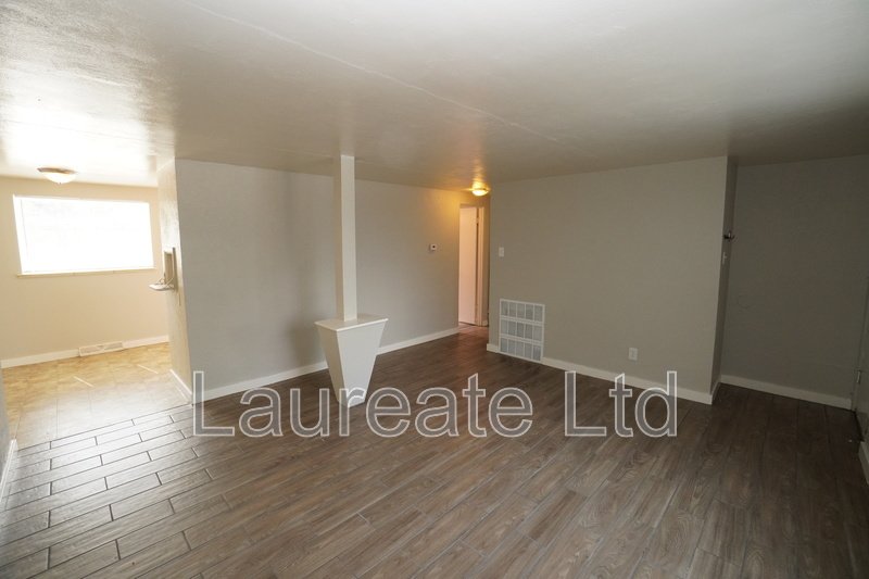 Great 2 bedroom 4-plex unit off of 6th & Kipling!! property image
