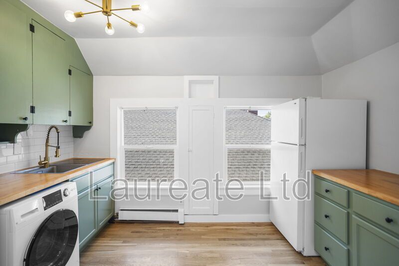 Beautifully remodeled 1Bd unit in historic Victorian home. Minutes to City Park!!! property image