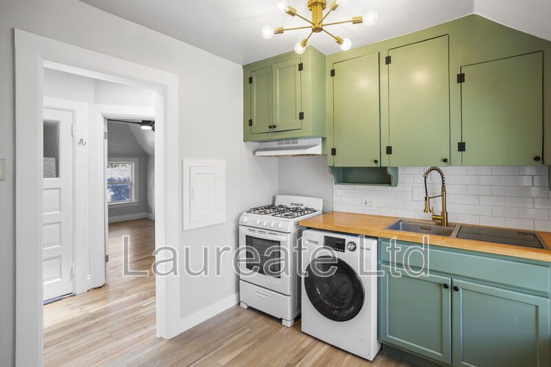 Beautifully remodeled 1Bd unit in historic Victorian home. Minutes to City Park!!! property image