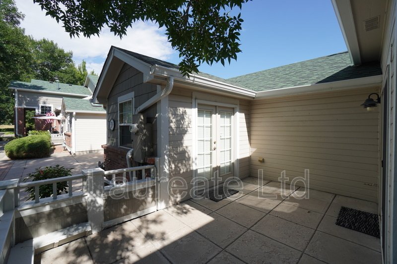 Stunning 2 bedroom Townhome in Belmar Commons 55+ Community!!! property image