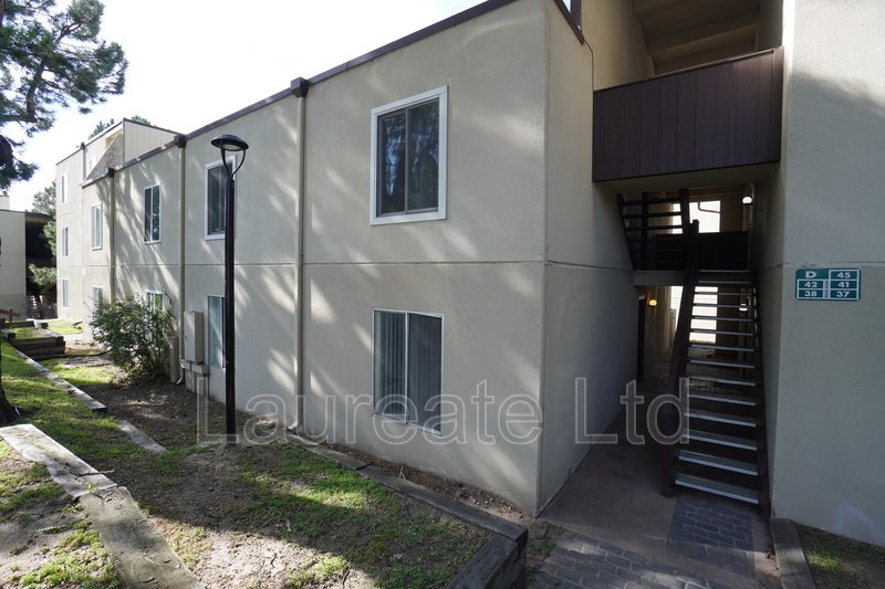 MOVE-IN SPECIAL!!Spacious 2 Bed 2 Bath Condo in Denver - MUST SEE!! property image