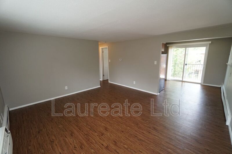 Bright and Open 2 bedroom in Lakewood!! property image