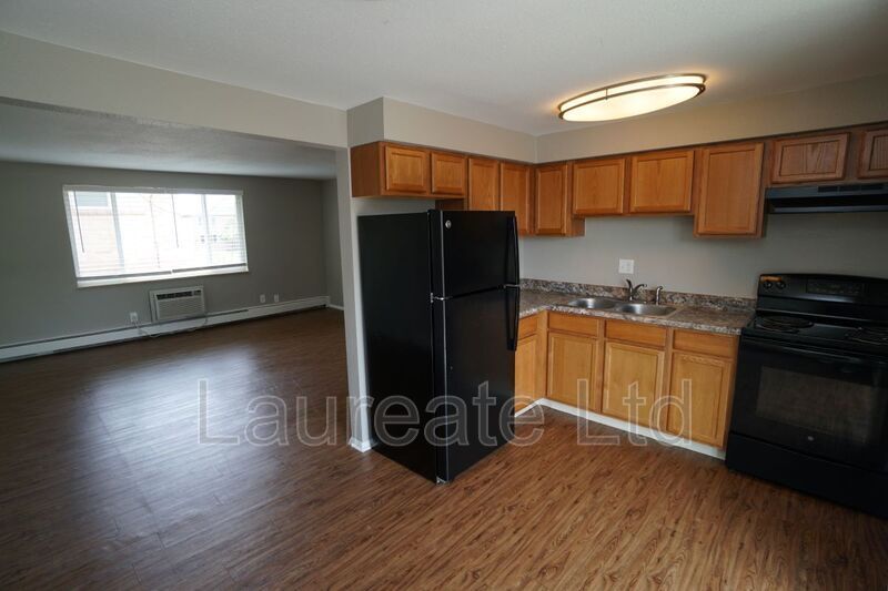 Bright and Open 2 bedroom in Lakewood!! property image
