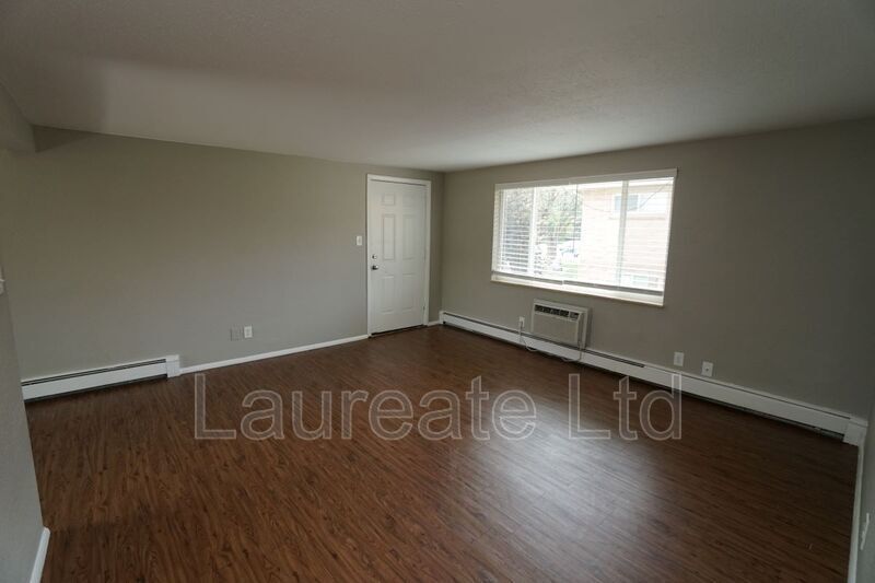 Bright and Open 2 bedroom in Lakewood!! property image