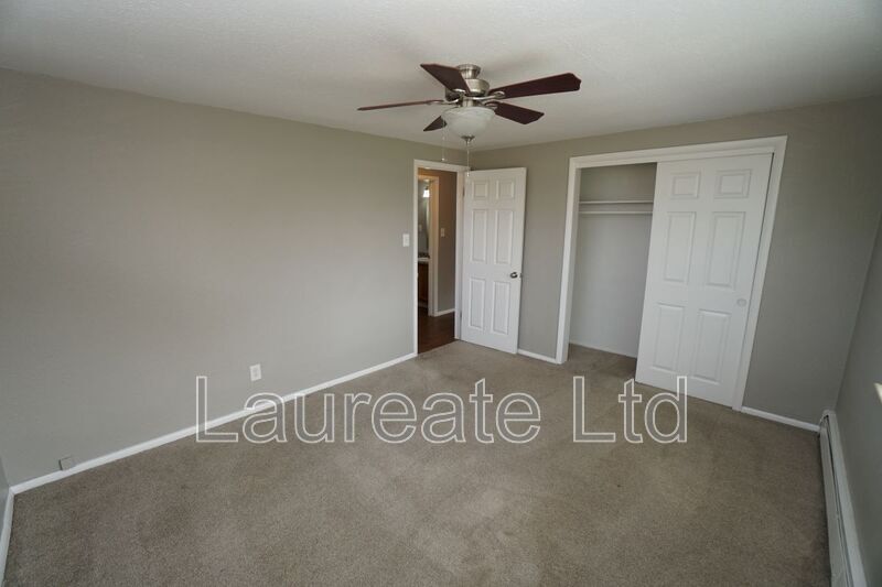Bright and Open 2 bedroom in Lakewood!! property image