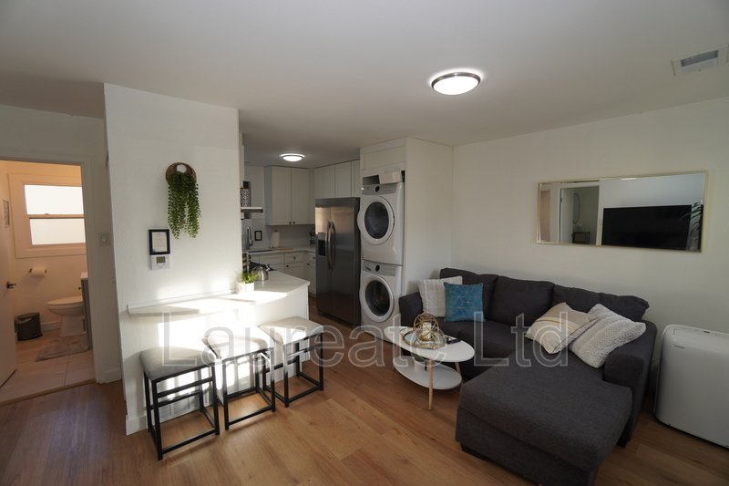 Charming 2- bedroom Duplex in Golden!! property image