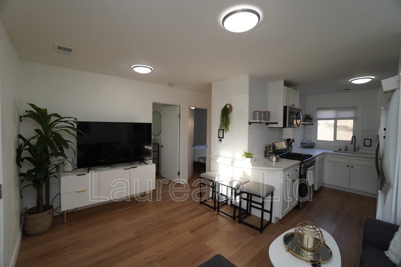 Charming 2- bedroom Duplex in Golden!! property image