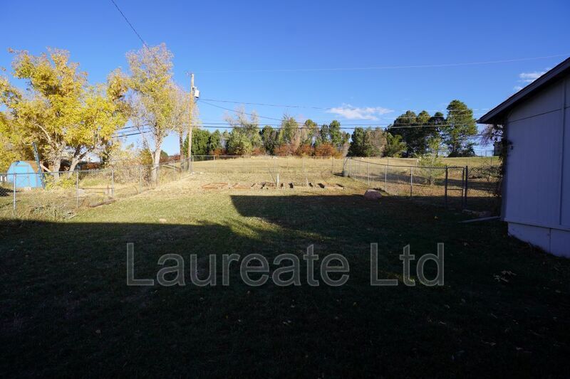 Charming 2- bedroom Duplex in Golden!! property image