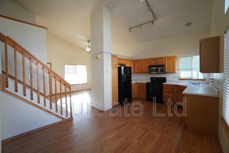 Bright and Open 3bd Tri-Level with unfinished basement in Alton Park!! property image