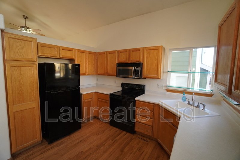 Bright and Open 3bd Tri-Level with unfinished basement in Alton Park!! property image