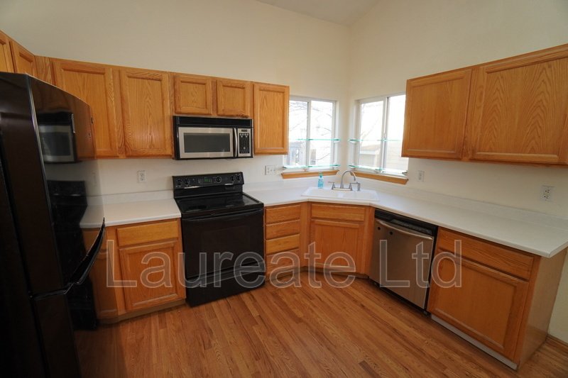 Bright and Open 3bd Tri-Level with unfinished basement in Alton Park!! property image