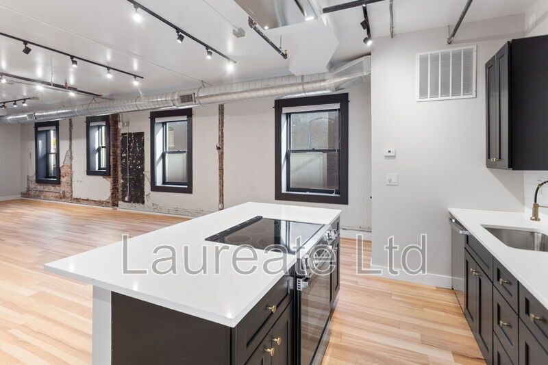 Newly remodeled Loft in Historic Alta Courts building!! Blocks from Chessman Park!! property image