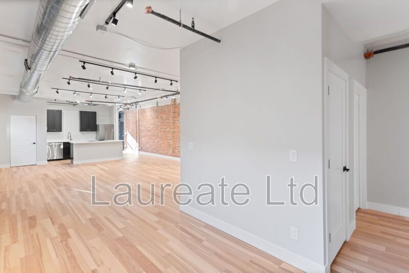 Newly remodeled Loft in Historic Alta Courts building!! Blocks from Chessman Park!! property image