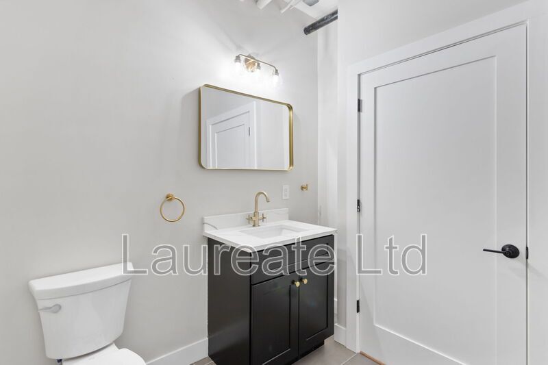 Newly remodeled Loft in Historic Alta Courts building!! Blocks from Chessman Park!! property image