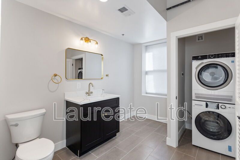 Newly remodeled Loft in Historic Alta Courts building!! Blocks from Chessman Park!! property image