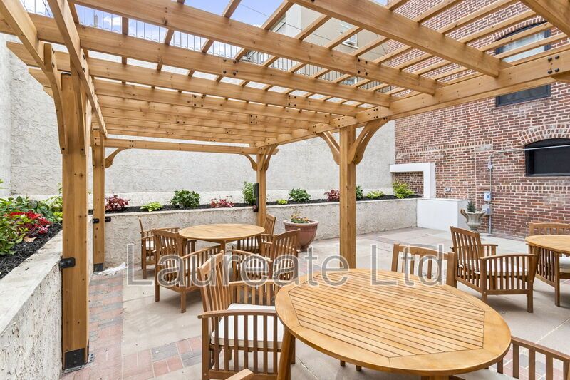 Newly remodeled Loft in Historic Alta Courts building!! Blocks from Chessman Park!! property image