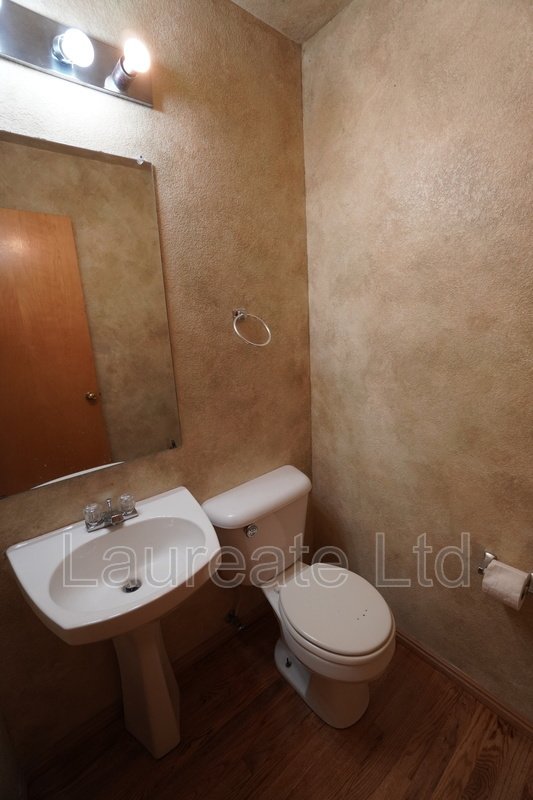 Bright and Open 3bd Tri-Level with unfinished basement in Alton Park!! property image