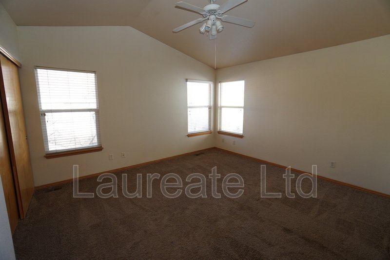 Bright and Open 3bd Tri-Level with unfinished basement in Alton Park!! property image