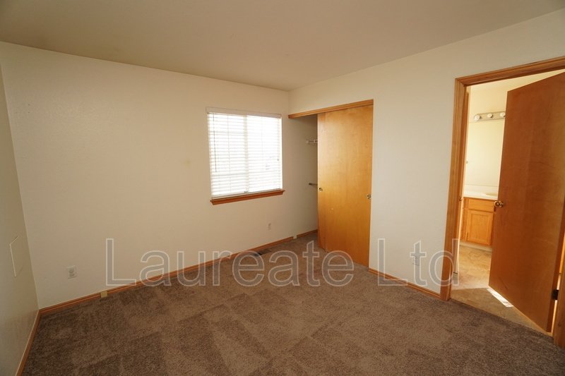 Bright and Open 3bd Tri-Level with unfinished basement in Alton Park!! property image