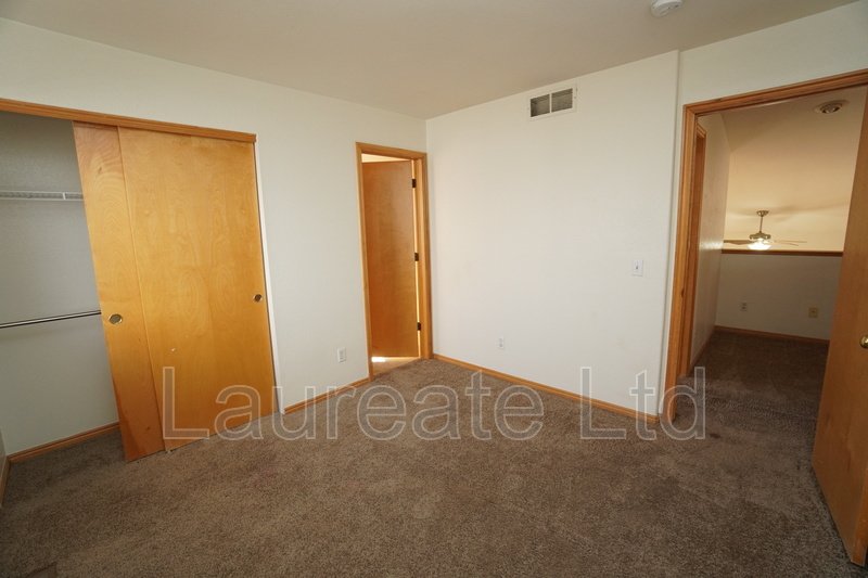 Bright and Open 3bd Tri-Level with unfinished basement in Alton Park!! property image