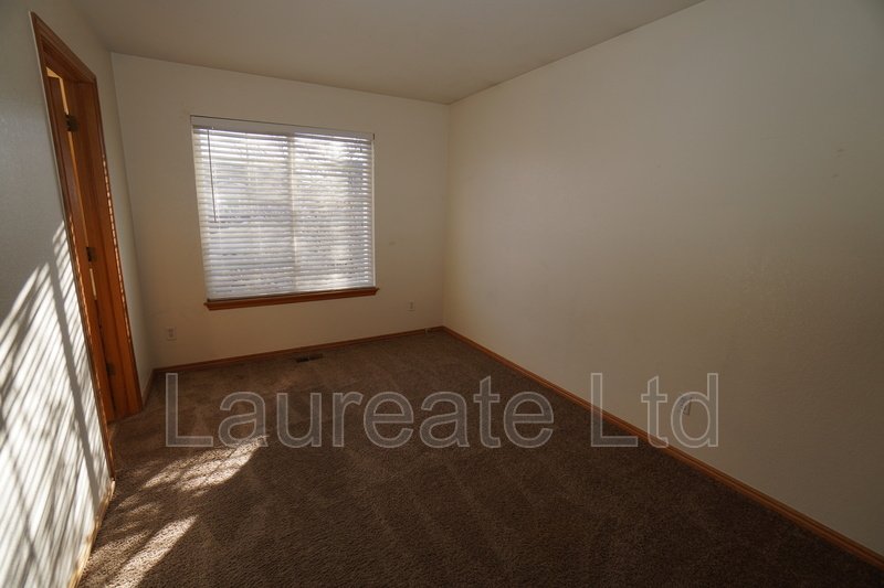 Bright and Open 3bd Tri-Level with unfinished basement in Alton Park!! property image